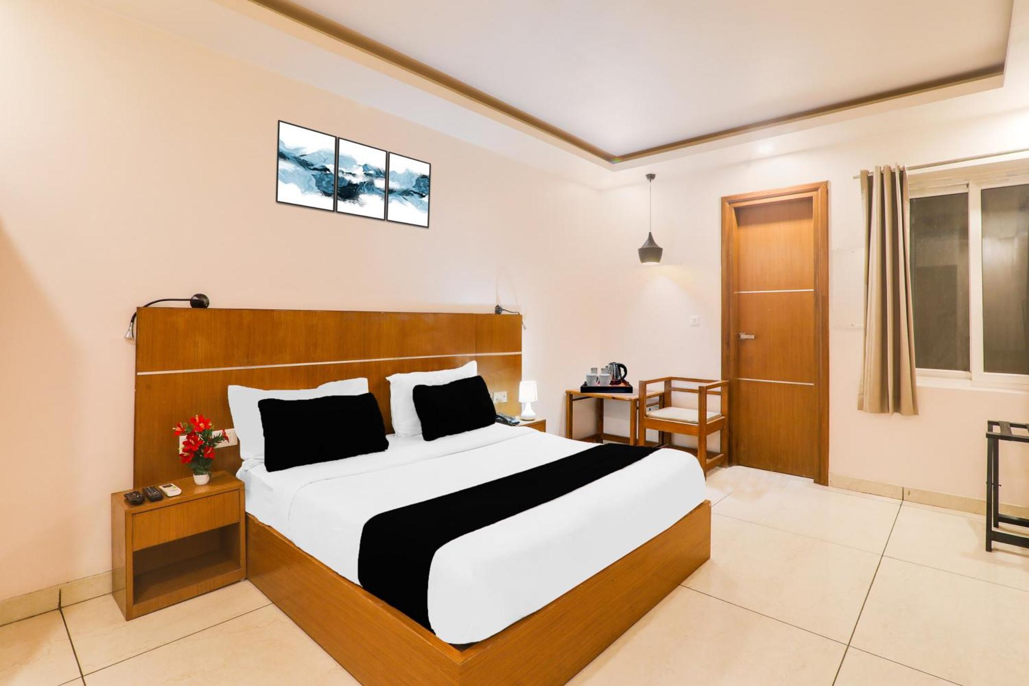Super Townhouse Viraj Khand Formerly Veridian Inn Chinhat Экстерьер фото