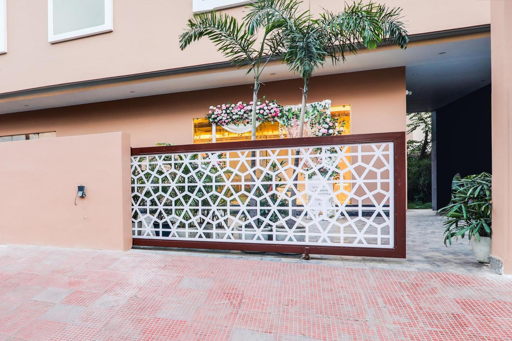 Super Townhouse Viraj Khand Formerly Veridian Inn Chinhat Экстерьер фото