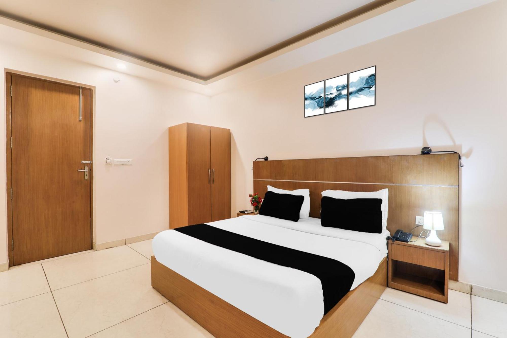 Super Townhouse Viraj Khand Formerly Veridian Inn Chinhat Экстерьер фото
