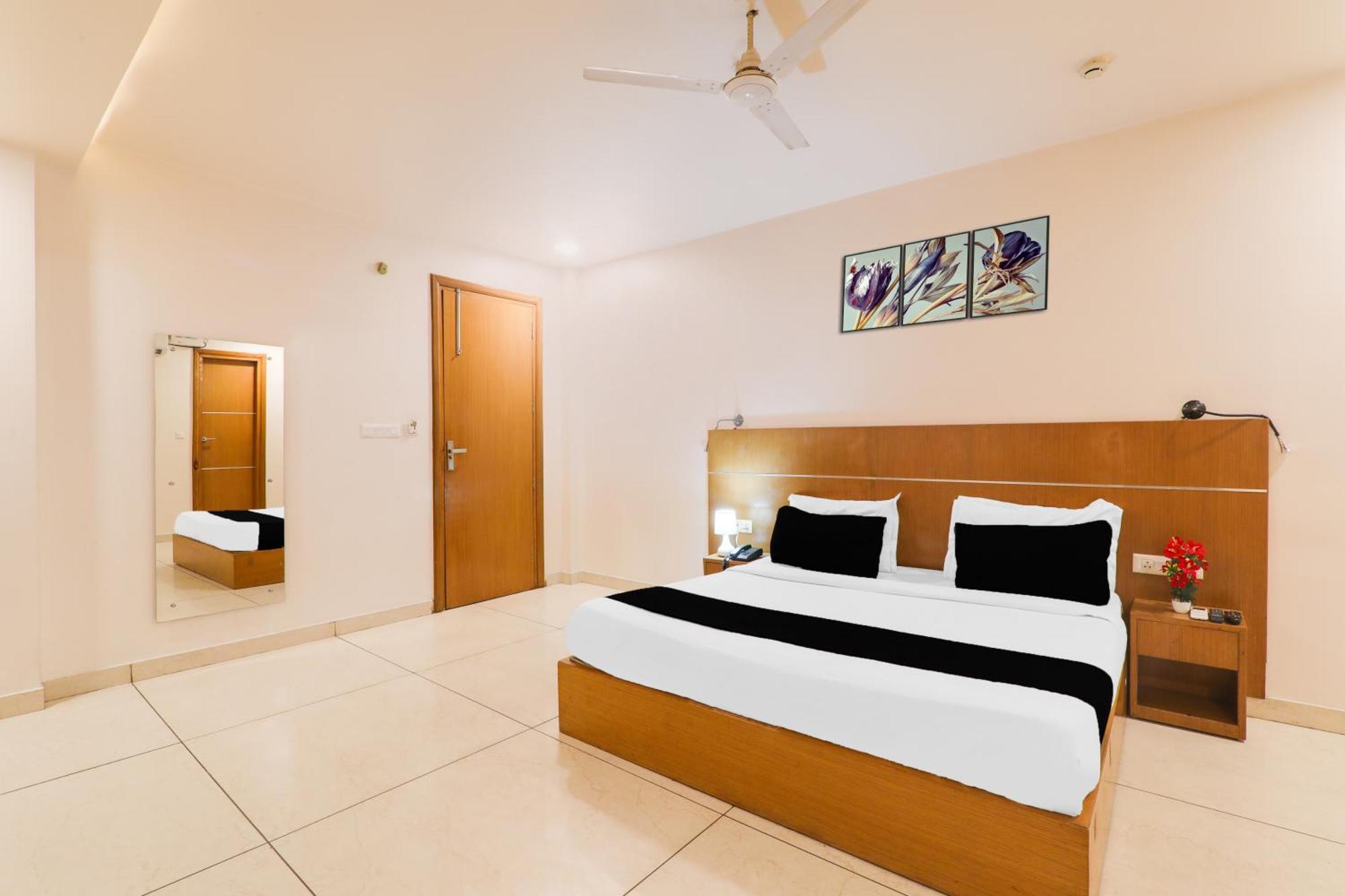 Super Townhouse Viraj Khand Formerly Veridian Inn Chinhat Экстерьер фото