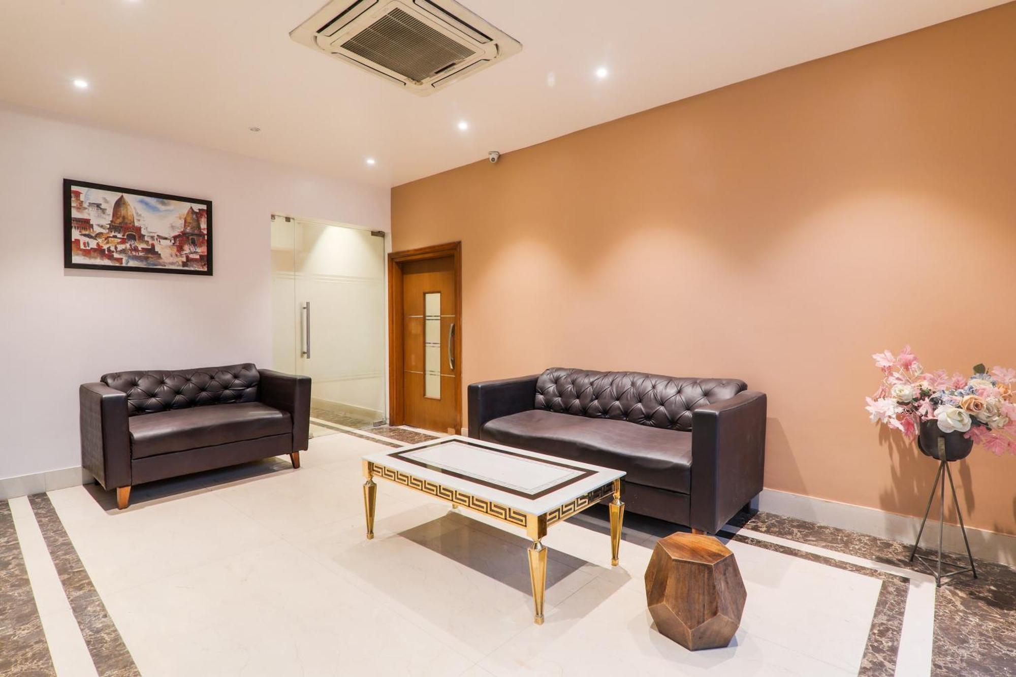 Super Townhouse Viraj Khand Formerly Veridian Inn Chinhat Экстерьер фото