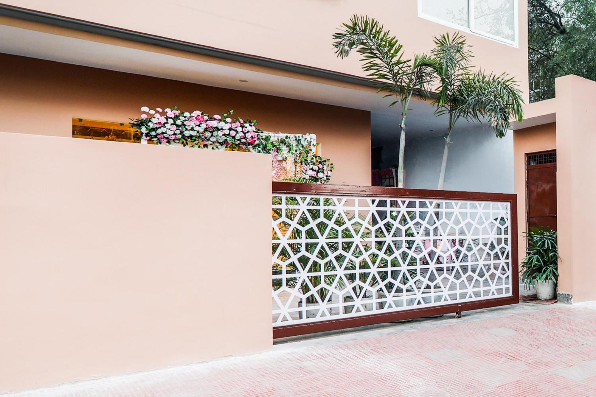Super Townhouse Viraj Khand Formerly Veridian Inn Chinhat Экстерьер фото