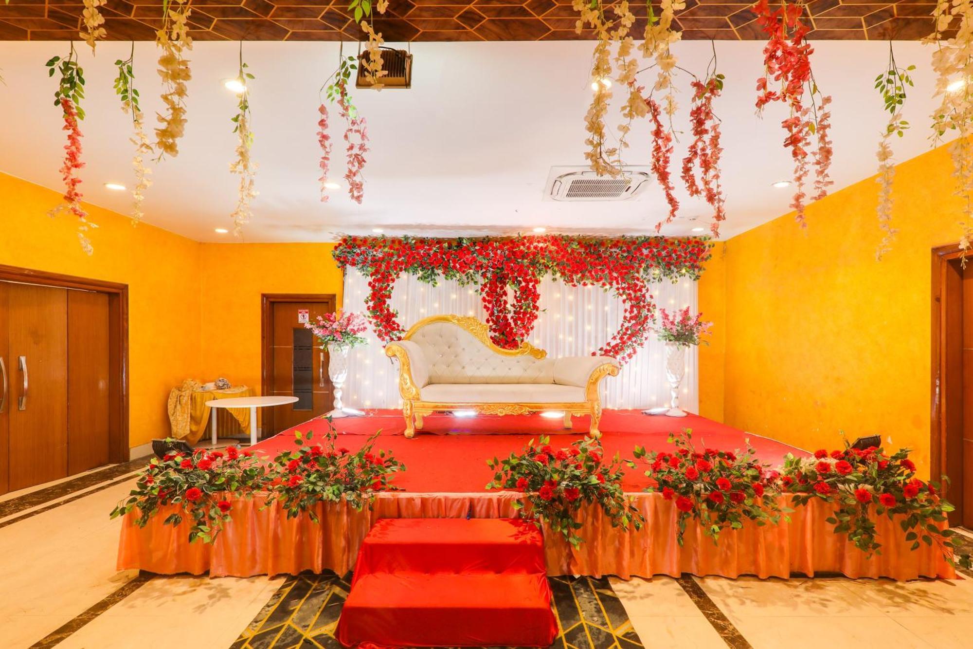 Super Townhouse Viraj Khand Formerly Veridian Inn Chinhat Экстерьер фото