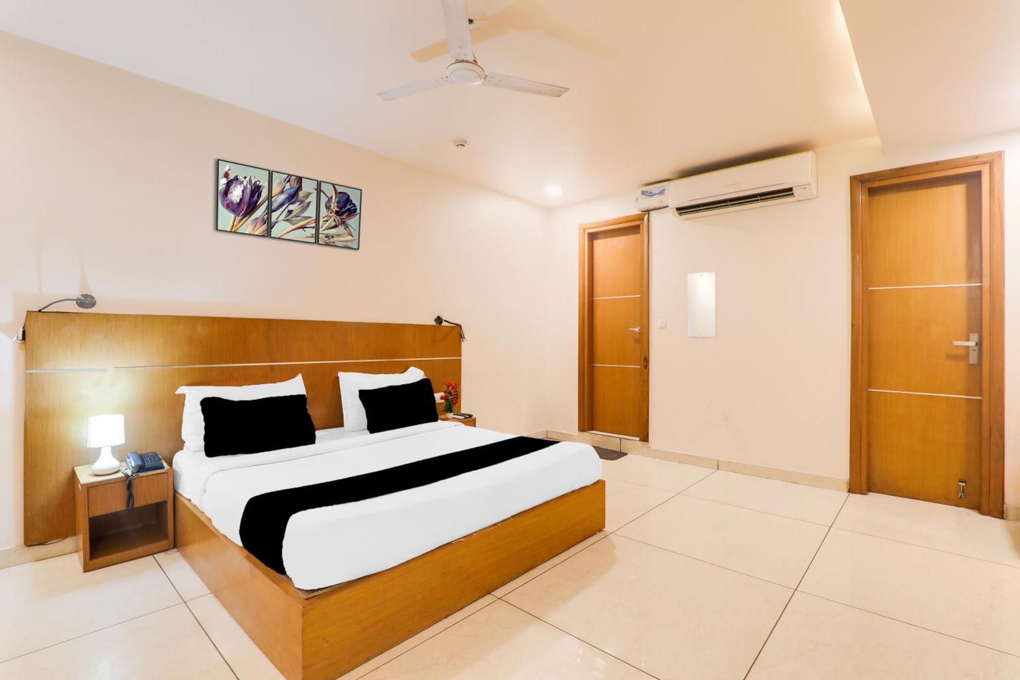 Super Townhouse Viraj Khand Formerly Veridian Inn Chinhat Экстерьер фото