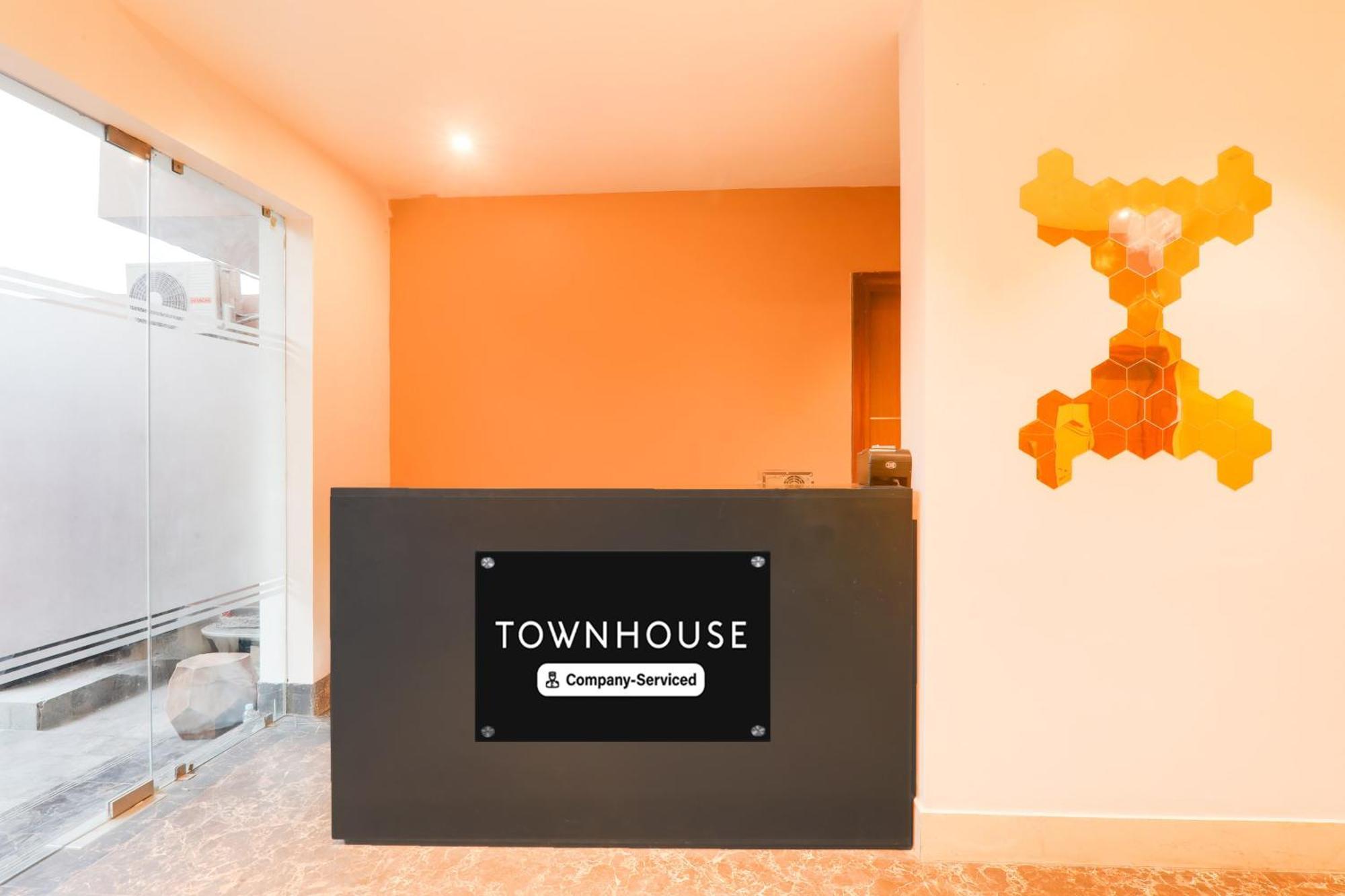 Super Townhouse Viraj Khand Formerly Veridian Inn Chinhat Экстерьер фото