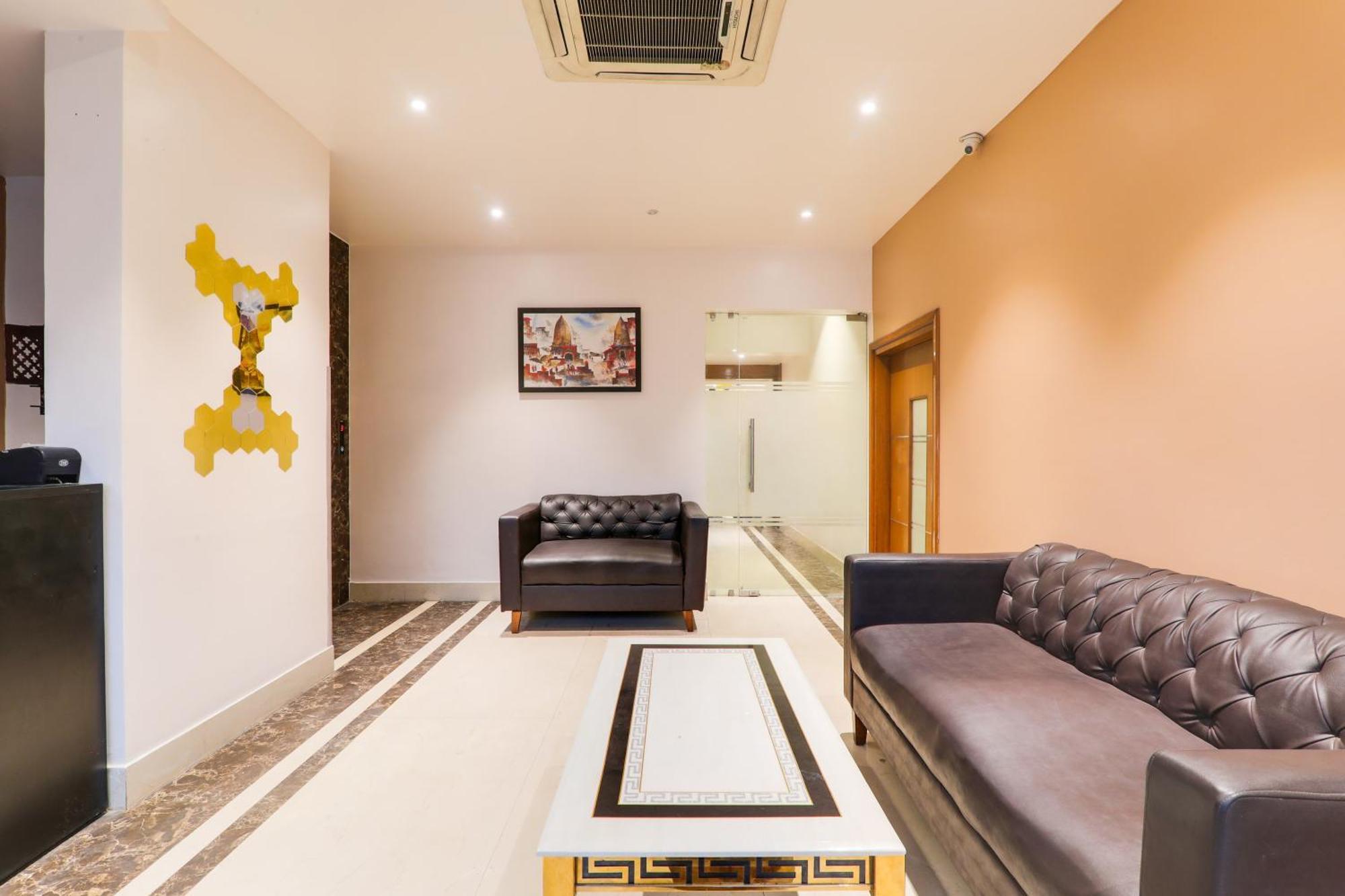 Super Townhouse Viraj Khand Formerly Veridian Inn Chinhat Экстерьер фото