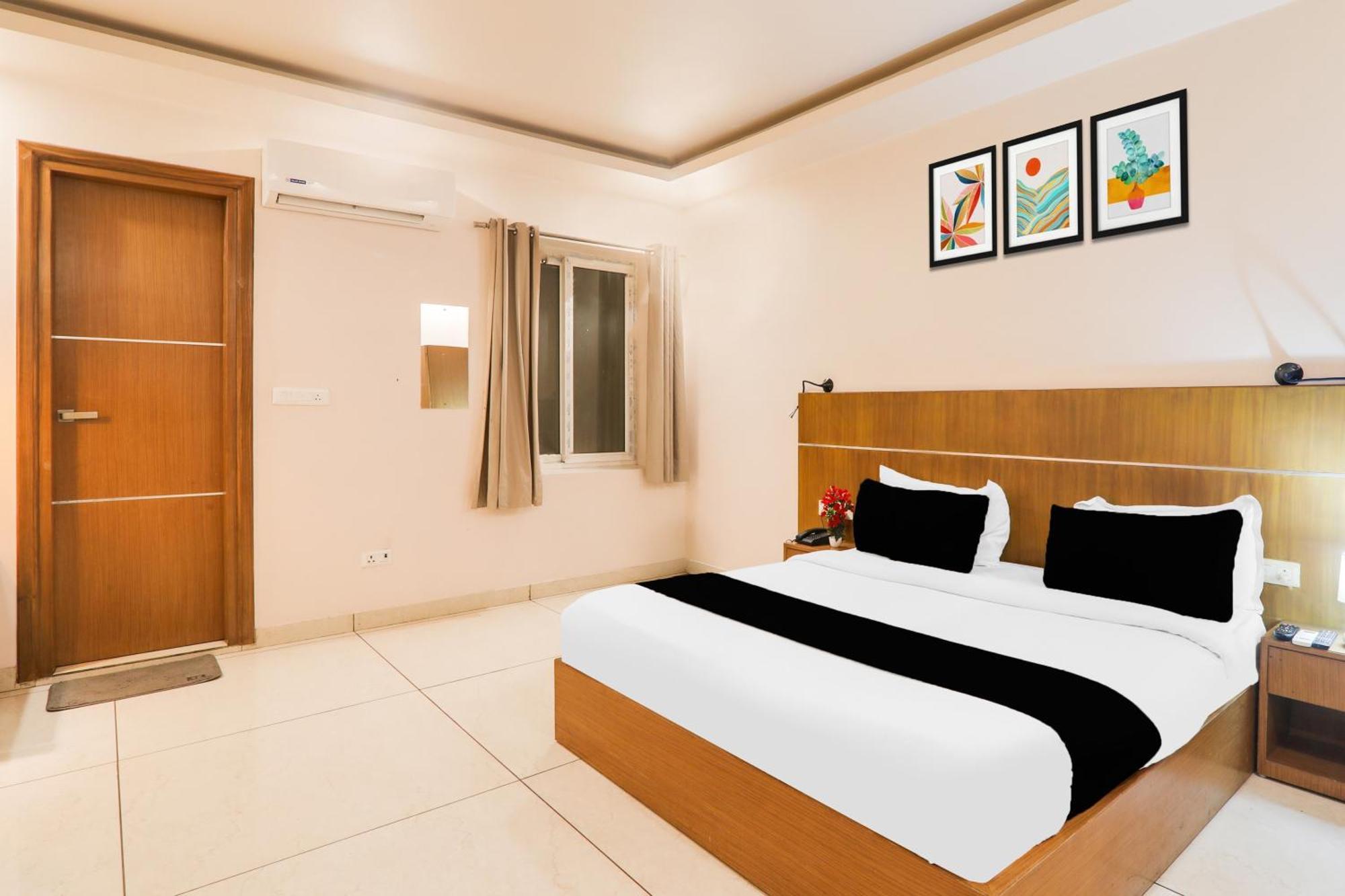 Super Townhouse Viraj Khand Formerly Veridian Inn Chinhat Экстерьер фото